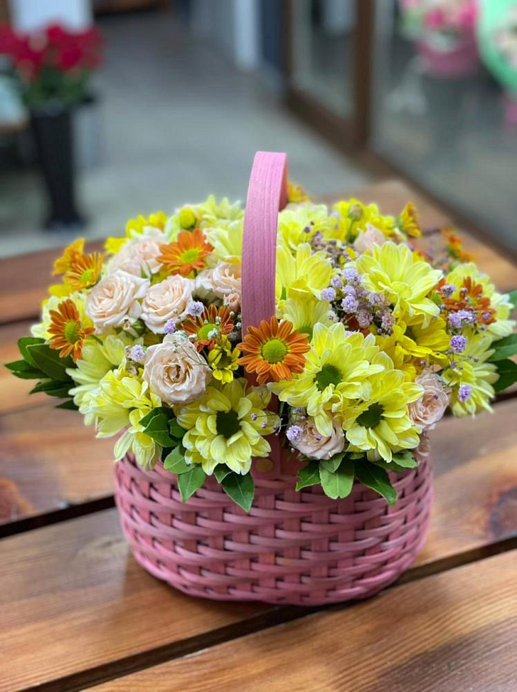 Цветочная композиция из Хризантемы и Розы в корзине в Сторожевой