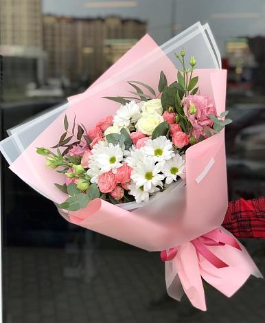 Букет цветов из: Розы, Лизиантусы и Хризантемы в Сторожевой