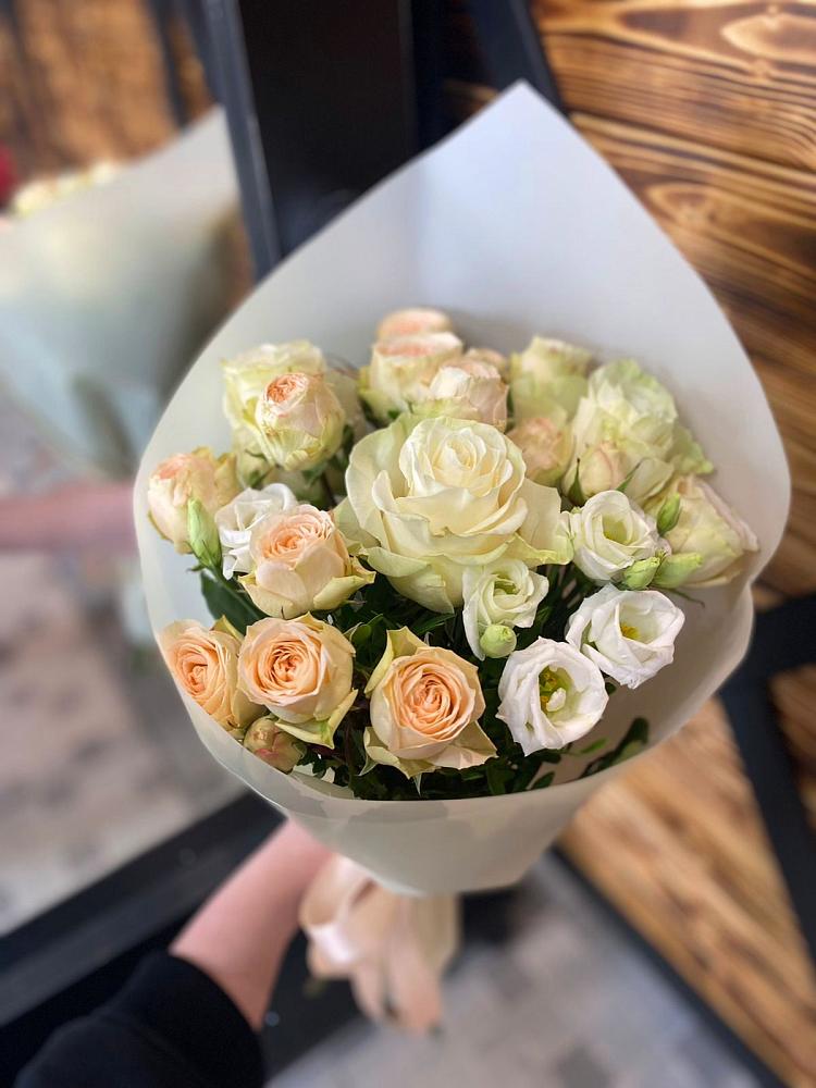 Букет цветов из: Розы и Лизиантусы в Сторожевой